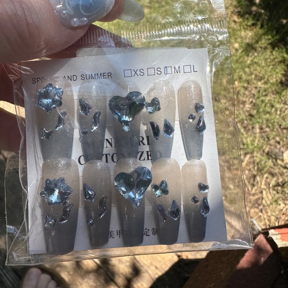 Press on nails - Picture 2 of 3